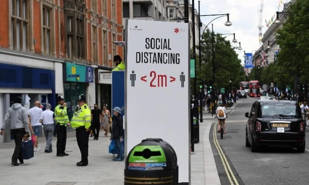 Αυξάνεται και πάλι ο δείκτης μεταδοτικότητας «R» στην Βρετανία